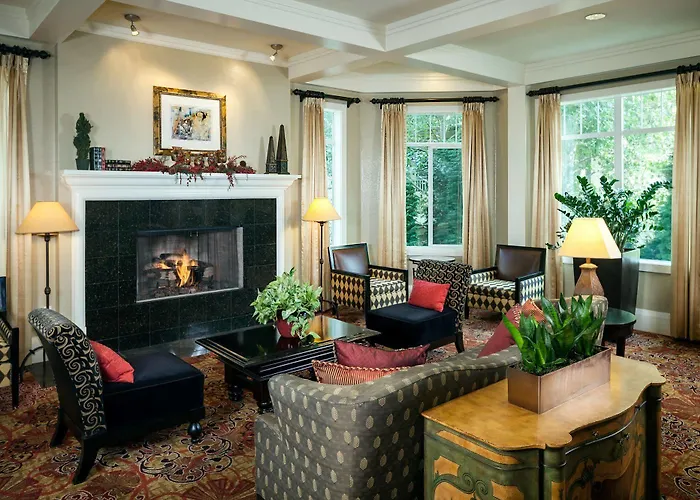 Plaza Inn & Suites At Ashland Creek