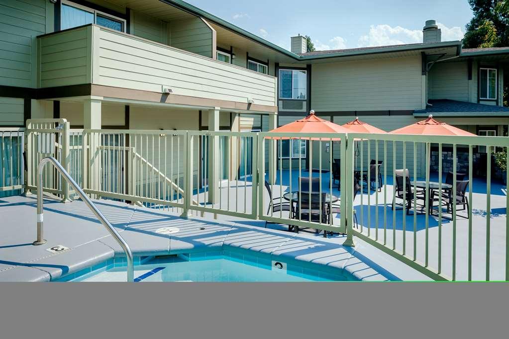 Hotel Plaza & At Creek 4*