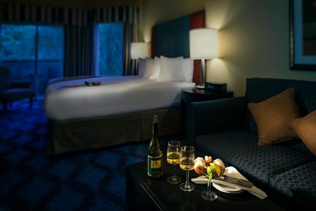 Plaza & At Creek 4*