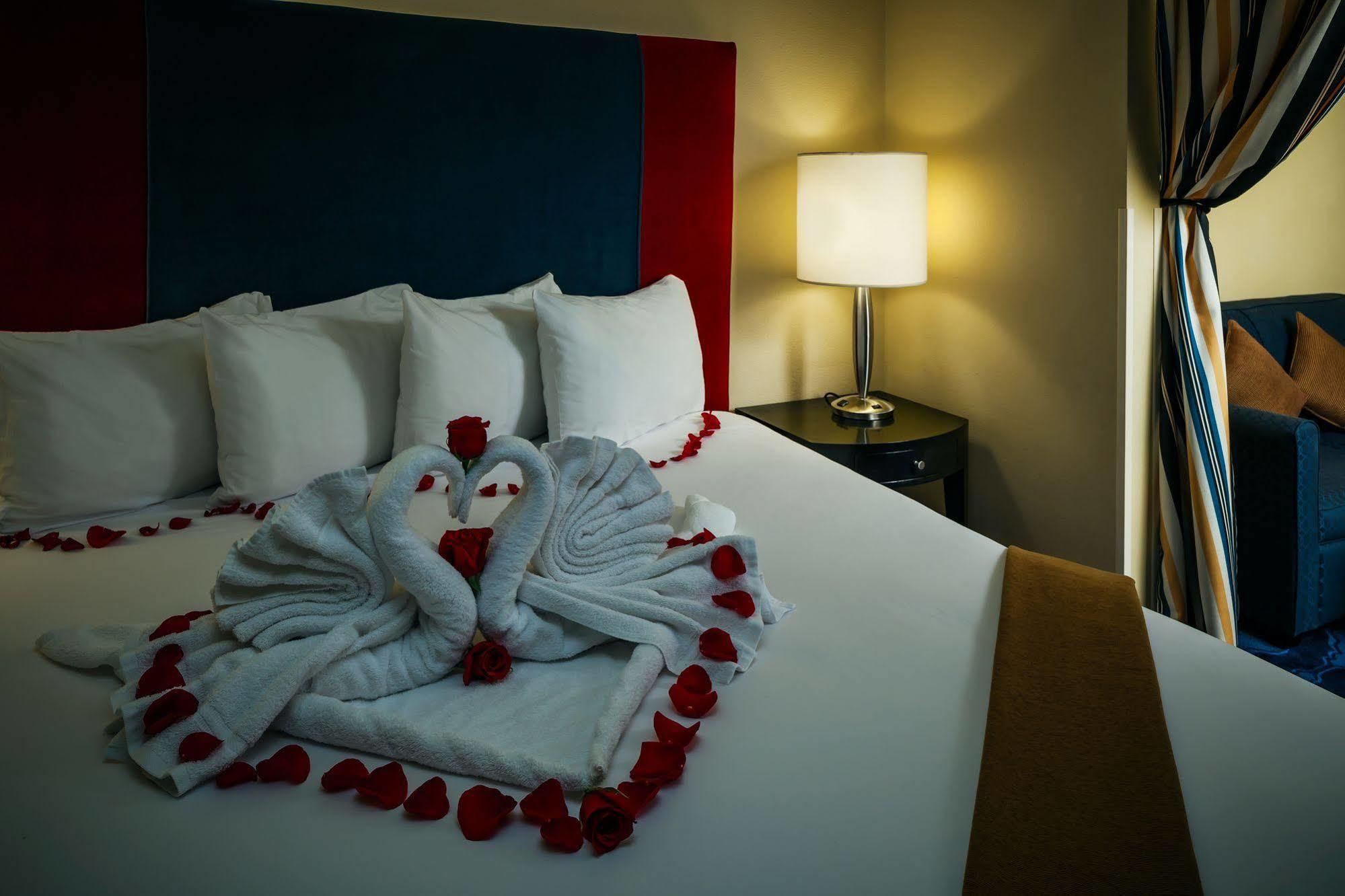 Hotel Plaza & At Creek 4*