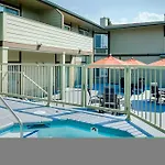 Plaza Inn & Suites At Ashland Creek 