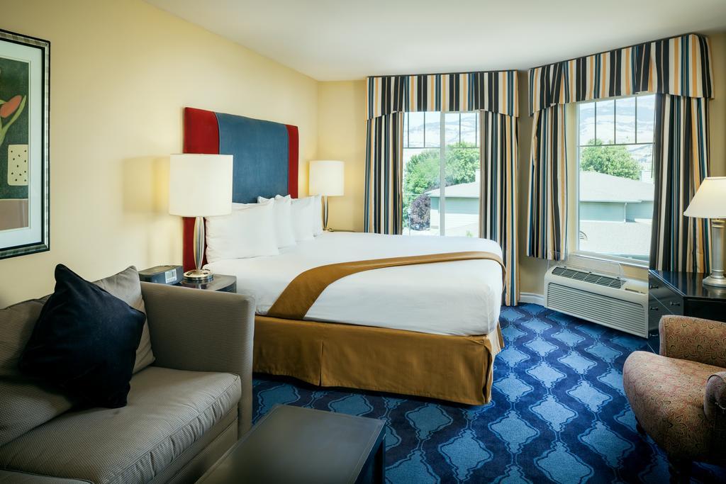 Plaza & At Creek 4*
